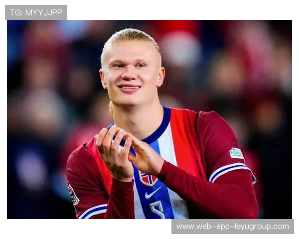 世界杯哈兰德胸部停球转身劲射洞穿球网