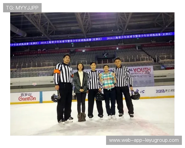 冰球比赛爆发全队乱斗，裁判组被迫紧急介入